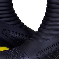 a-sola-motosafe-de-pvc-bota-n40-preto-para-84bpm60040a-com-motoqueiro-amarela-a