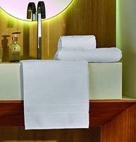 absorcao-a-monaco-com-estilo-de-banho-branco-e-teka-toalha-conforto-a