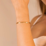Bracelete Dourado Saint Germain: Elegância em Aço - imagem 2