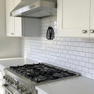 Pastilha Resinada Adesiva Tijolinho Branco 3D - Revestimento Moderno para Cozinha e Banheiro - imagem 3