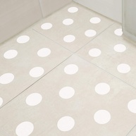 Adesivo Antiderrapante para Piso de Banheiro com Bolas Brancas - 14 Unidades | Segurança e Estilo no Box - imagem 1