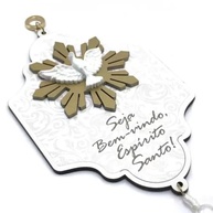 Adorno de Porta e Parede em MDF com Espírito Santo em Resina - Decoração Religiosa com Pérolas e Pompom Dourado - imagem 3