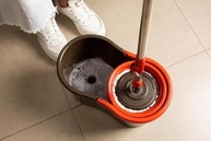 MOP Giratório 100% Microfibra com Balde 8L e Cabo Inox Ajustável - Limpeza Rápida e Eficiente - imagem 5