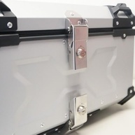 Bau de Moto 60L Universal em Alumínio: Segurança e Espaço para 2 Capacetes - imagem 5