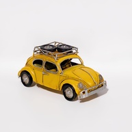 Miniatura de Fusca Amarelo em Metal 14x7x7cm – Decoração Retrô Vintage para Casa e Escritório - imagem 1