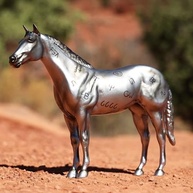Breyer Horses Traditional Series - AQHA 85º Aniversário Best Remuda | Figura de Cavalo em Resina 11,5" L x 8,5" H - imagem 5