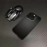 Capa iPhone Antiderrapante: Design em Grade Preta - imagem 2