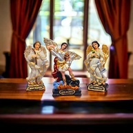 Trio de Arcanjos em Resina - São Miguel, Gabriel e Rafael - 15cm | Decoração Espiritual com Detalhes Finais - imagem 1