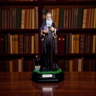 Imagem de São Bento em Resina 15cm - Escultura Religiosa com Detalhes Artesanais - imagem 3