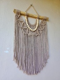 Tapeçaria de Macramê Artesanal para Parede - Estilo Boho com Suporte de Madeira - imagem 3