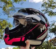 Capacete Moto Mixs MX Captiva Robocop Cinza Rosa Viseira Solar Articulada - imagem 3