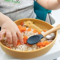 Prato Flex de Silicone Infantil Amarelo - Seguro, Atóxico e Versátil para Refeições Diárias - imagem 2