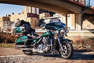 Bolsa de Porta-Malas Kuryakyn 5281 Momentum Hitchhiker: Aventura e Estilo para Sua Moto - imagem 3