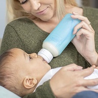 Dr. Brown's Manga de Silicone Azul para Mamadeira Estreita 227g - Proteção e Conforto para Bebês - imagem 3