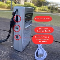 Mini Rádio Retrô Portátil FM/AM 2 Bandas | Recarregável USB-C ou Pilha AA | Entrada P2 | Antena Retrátil - imagem 5