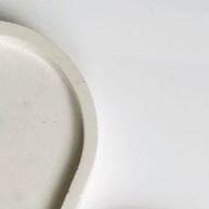 Bandeja de Gesso Dourada: Toque de Luxo Artesanal - imagem 1