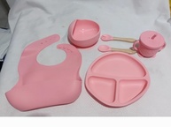 Kit Refeição Bebê com 6 Peças, Prato com Divisórias, Tigela e Talheres em Silicone, Rosa, Bege e Verde - imagem 2