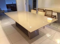 Adesivo Bege Off White 2m x 1m: Renove Móveis e Mesas com Estilo Autocolante - imagem 3
