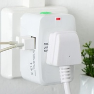 Adaptador Universal Benjamim Bivolt: Sua Conexão Global em Viagens! - imagem 3