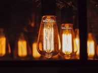 Lâmpada Filamento LED ST64 Vintage Âmbar E27 Bivolt 4W Volter - Luz Aconchegante - imagem 5