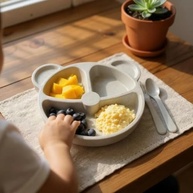 Prato com Divisória + Talheres Infantil em Formato de Urso Azul - Ideal para Introdução Alimentar BLW - imagem 3
