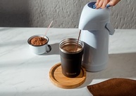 Garrafa Térmica Magic Pump com Bomba de Pressão 500ml - Branco | Mantém Bebidas Fria por 24h e Quente por 12h - imagem 3