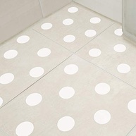 Adesivo Antiderrapante para Piso de Banheiro com Bolas Brancas - 14 Unidades | Segurança e Estilo no Box - imagem 2