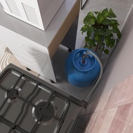 Aparador Escondedor de Botijão com Rodízios e Porta - Design Moderno Branco - imagem 4