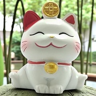 Maneki Neko Branco e Vermelho - Estátua de Gato da Sorte Japonês com Moeda Dourada para Decoração - imagem 3