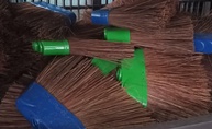 Vassoura de Piaçava 30cm com Base Plástica Reforçada - Cabo Incluso, Cerdas Firmes para Limpeza Pesada - imagem 3