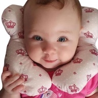 Almofada de Pescoço Bebê Coroa Rosa: Apoio e Segurança para Cadeirinha e Viagens - imagem 3