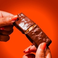 caixa-com-bold-thin-barra-proteina-12g-de-12-branco-de-proteina-unidades-snacks-avela