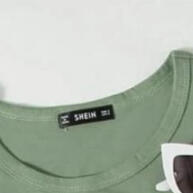 Camiseta Feminina Mão Coração: Estilo e Conforto em Um Só Look - imagem 1