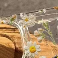capa-iphone-abelha-flor-macia-claro-para-7-a-16-pro-max