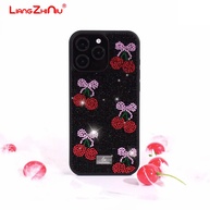 Capa iPhone Cherry Rhinestone: Estilo e Proteção! - imagem 1