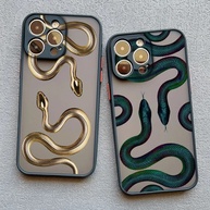 Capa iPhone Cobra Dourada: Luxo e Proteção - imagem 1
