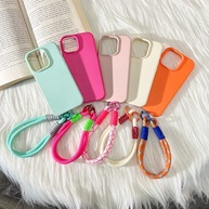 Capinha iPhone: Textura Premium e Pulseira! - imagem 1