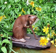 Achla Designs CAT-05 Estátua de Gato Coy em Bronze Escuro - Decoração para Ambientes Internos e Externos - imagem 3