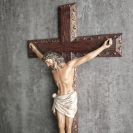 Cruz de Parede Católica com Crucifixo Realista - 30cm em Madeira Vintage Pintada à Mão - imagem 3