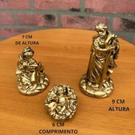 Presépio de Natal Decorativo em Cerâmica com Detalhes Dourados - Enfeite Artesanal para Mesa - imagem 3