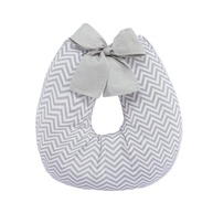 Almofada de Amamentação PomPom Chevron Cinza - Conforto e Estilo para Mães Modernas - imagem 1
