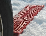 Maxsa 20025: Tapete de Tração Dobrável Vermelho para Extração de Veículos em Qualquer Clima - imagem 4