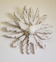 Divino Espírito Santo de Madeira 46 cm - Estátua Sagrada com Detalhes Resplandecentes - imagem 4