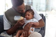Colher Dosadora SoftCup 150ml Medela - Precisão e Conforto para Alimentação do Bebê - imagem 3