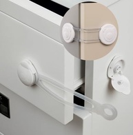 Kit 4 Travas de Segurança para Gavetas e Armários - Proteja seu Bebê com o Kit Premium M5 Armarinhos - imagem 1
