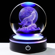Estatueta de Lobo em Bola de Cristal 3D com Base LED Colorida - Presente Simbólico e Decorativo - imagem 1