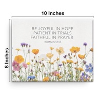 Arte de Parede Cristã com Versículo Bíblico - Rom 12:12 'Seja Alegre na Esperança' | Impressão em Tela com Flores Silvestres | 20x25cm - imagem 4