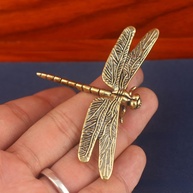 Escultura de Libélula em Metal - Estatueta Feita à Mão com Asas para Decoração de Escritório e Estudo - imagem 1