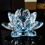 Estatueta de Cristal Azul com Design Floral - Decoração Elegante para Casa e Escritório - imagem 4