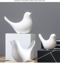 Pacote com 2 Estátuas de Pássaros em Cerâmica Branca - Decoração Moderna para Casa e Escritório - imagem 5